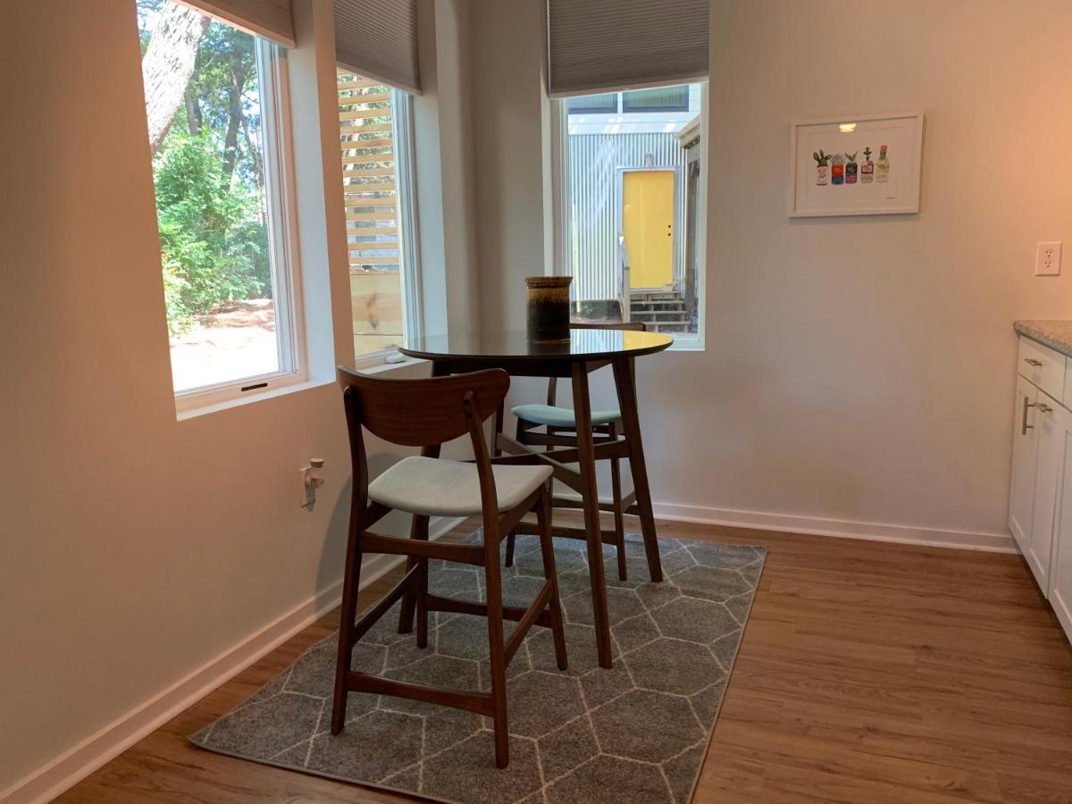 Normalbnb - 2 Blocks From Restaurants, Bars, Hospital Athens Esterno foto
